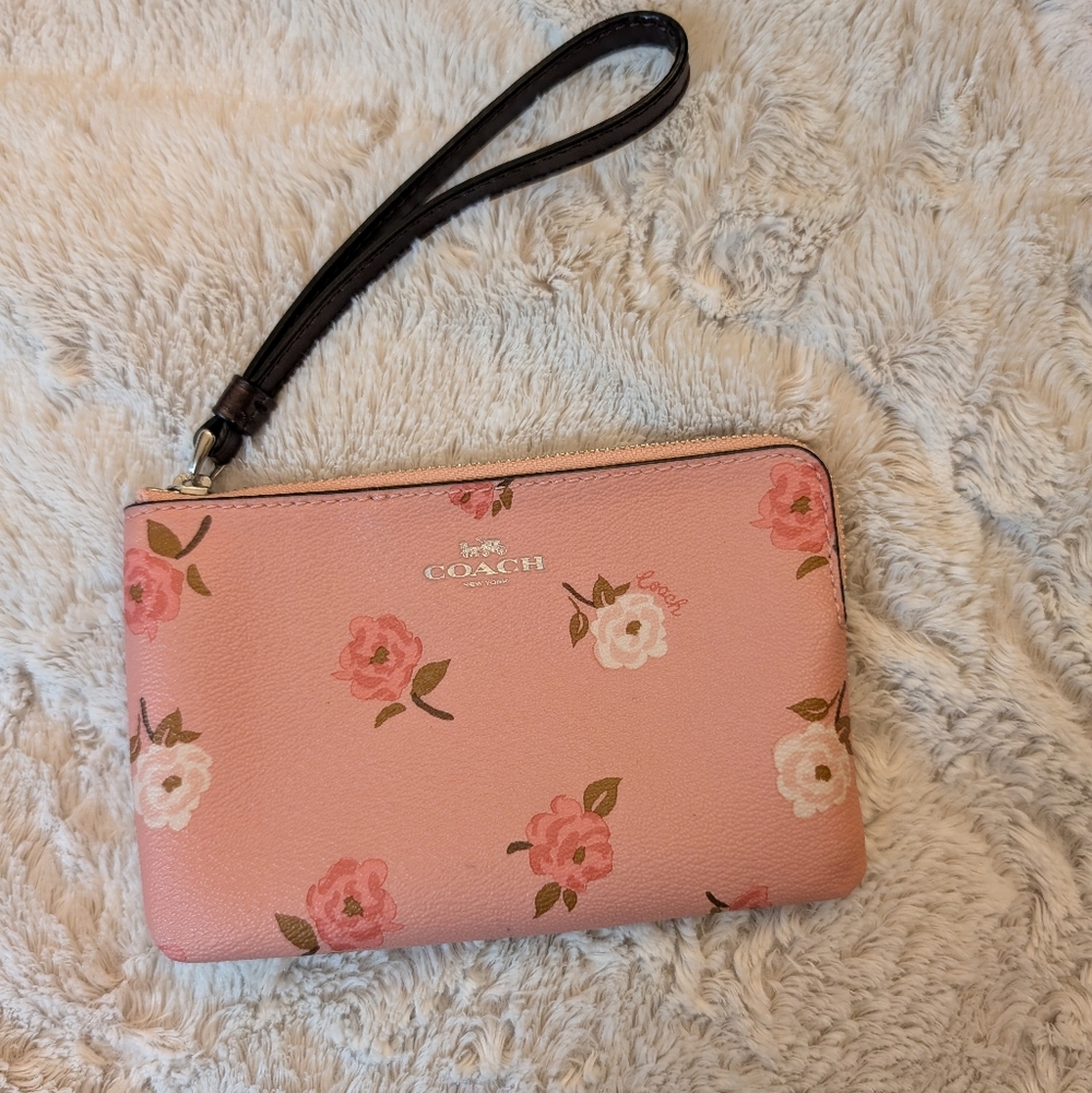 Coach Pink Floral Print Corner Zip Wristlet ✨NWT✨